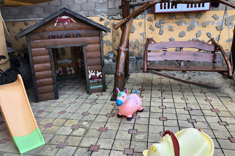 Детская площадка виллы Виола в Алуште