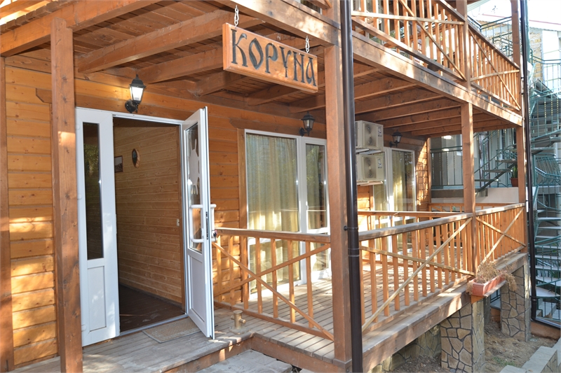 Вид с номеров отеля Алушты Коруна